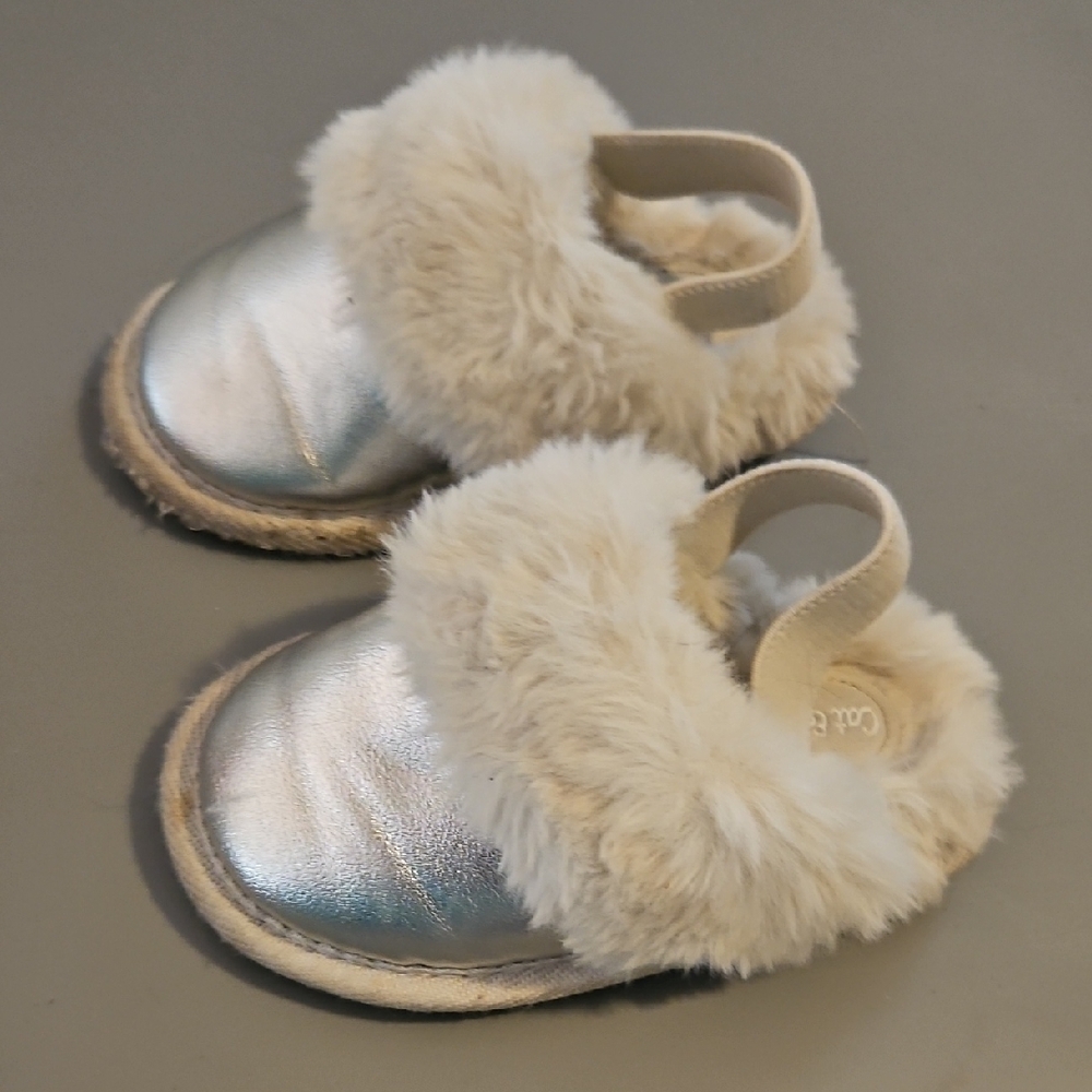 Cat & Jack Silver and Cream Kids Slippers